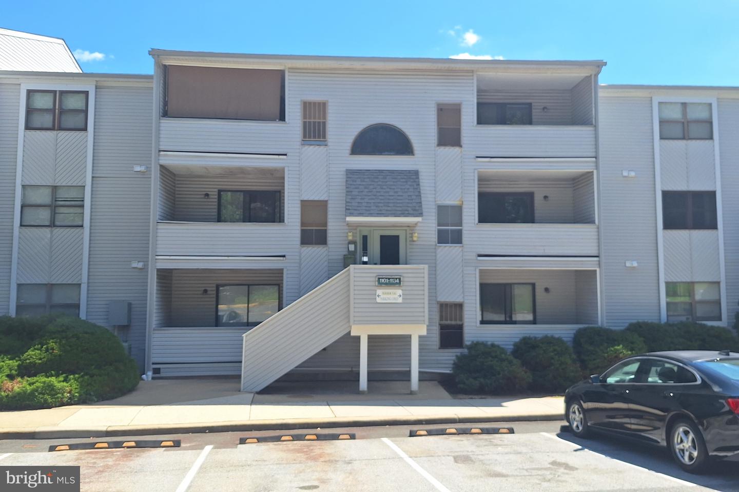 1121 Governor Cir — photo