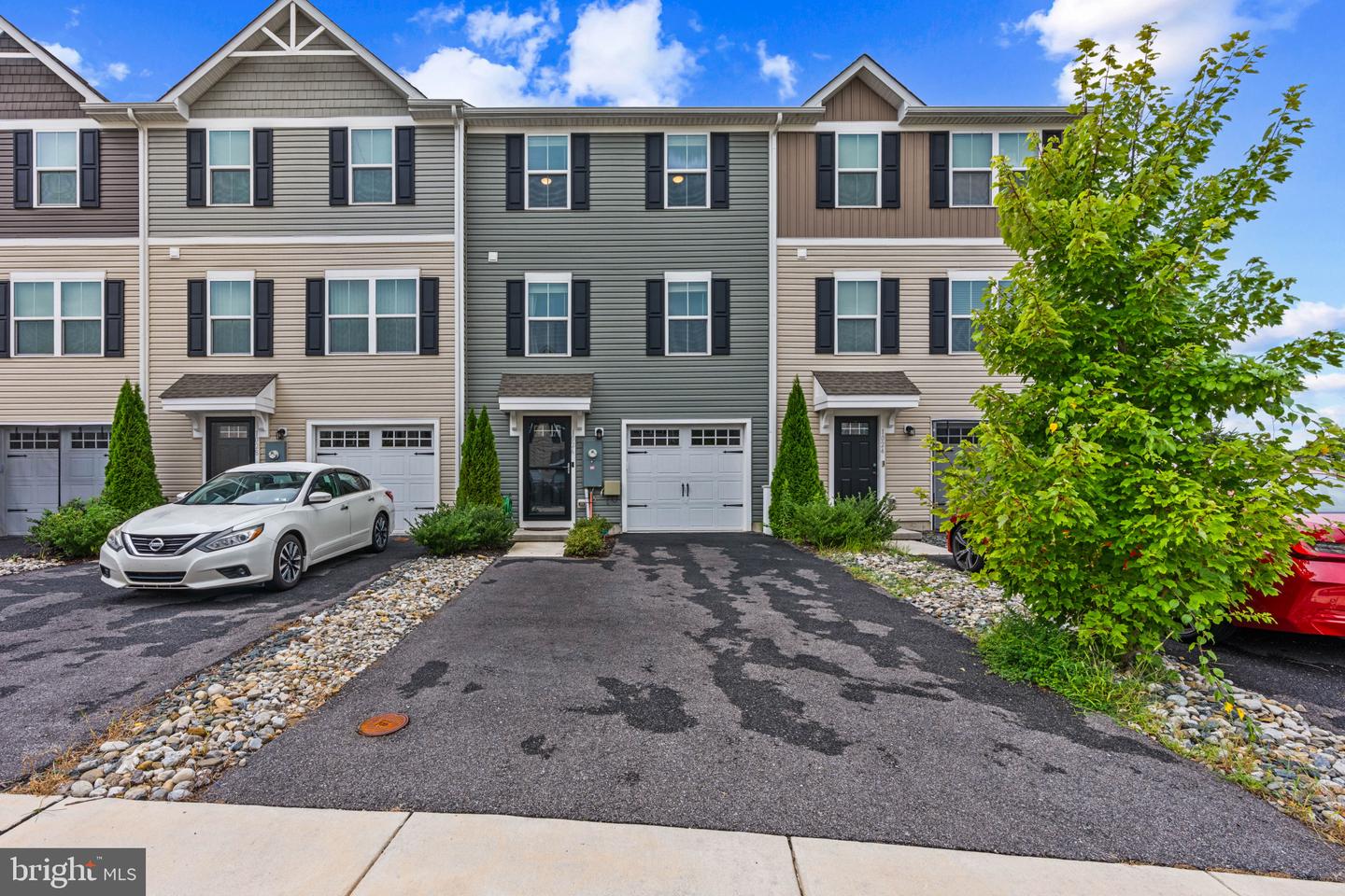 1026 Wickersham Way — photo