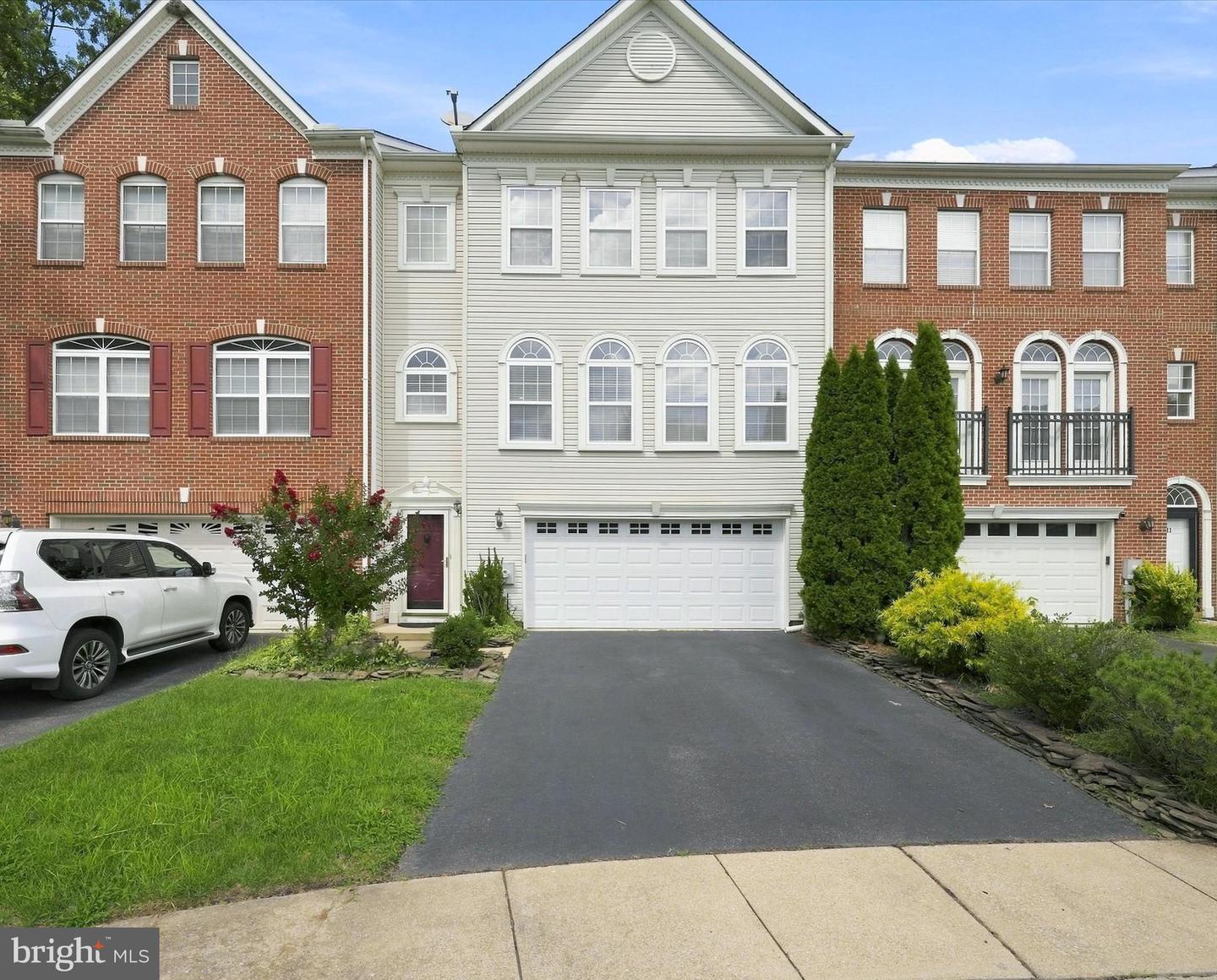13 Laurel Way — photo