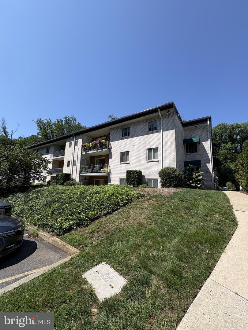 7 Rockford Rd #B027 — photo