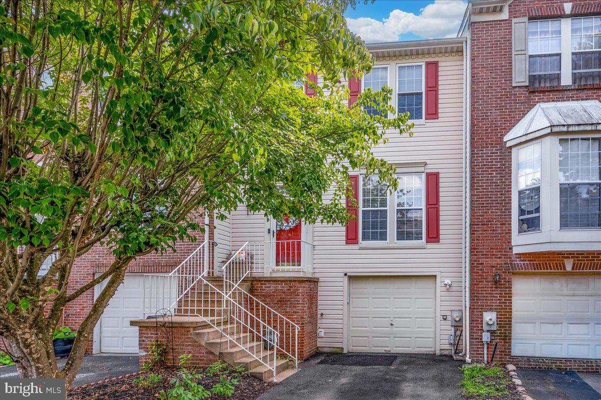 205 Sloan Ct — photo