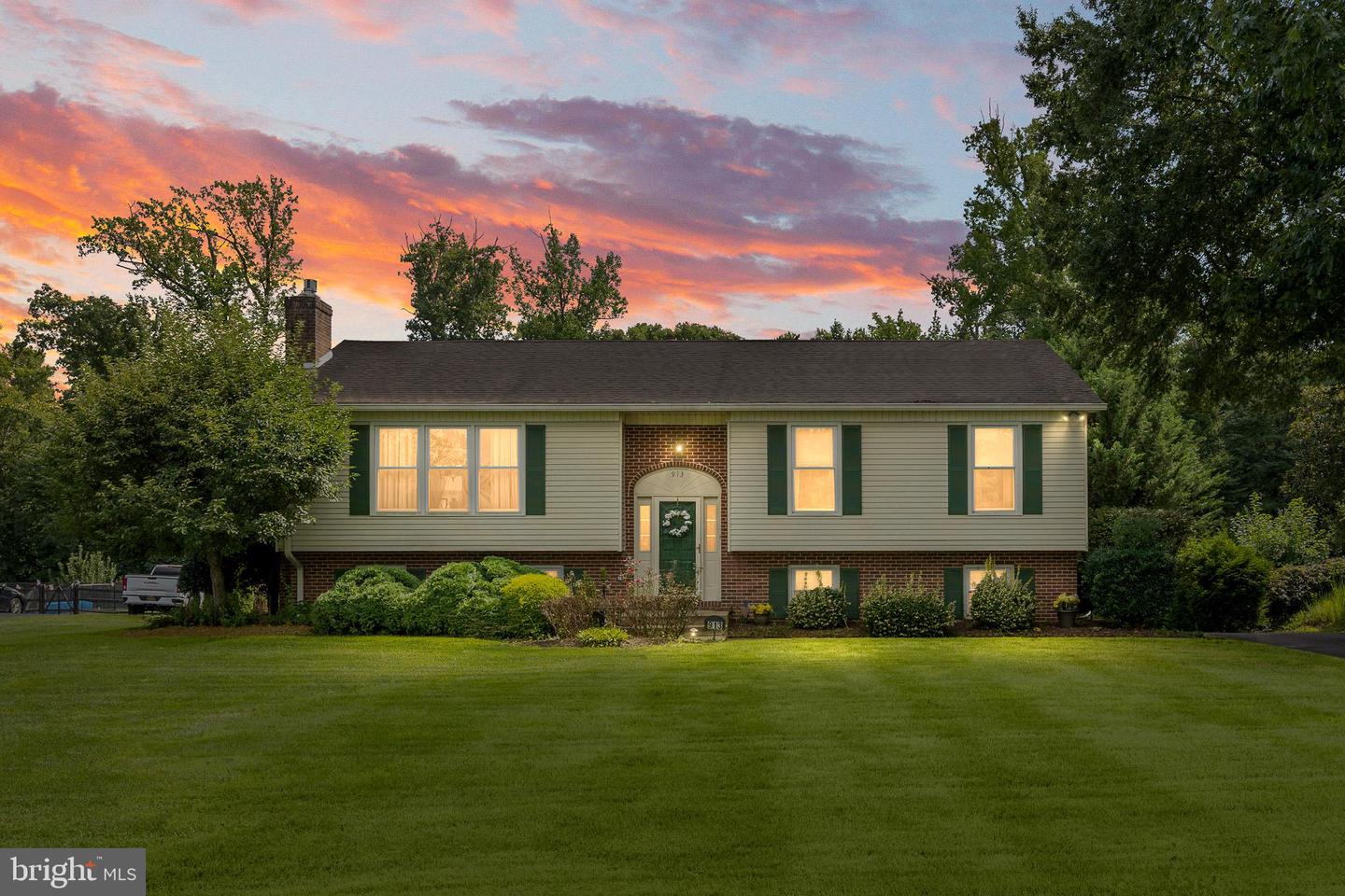 913 Sugar Pine Dr — photo