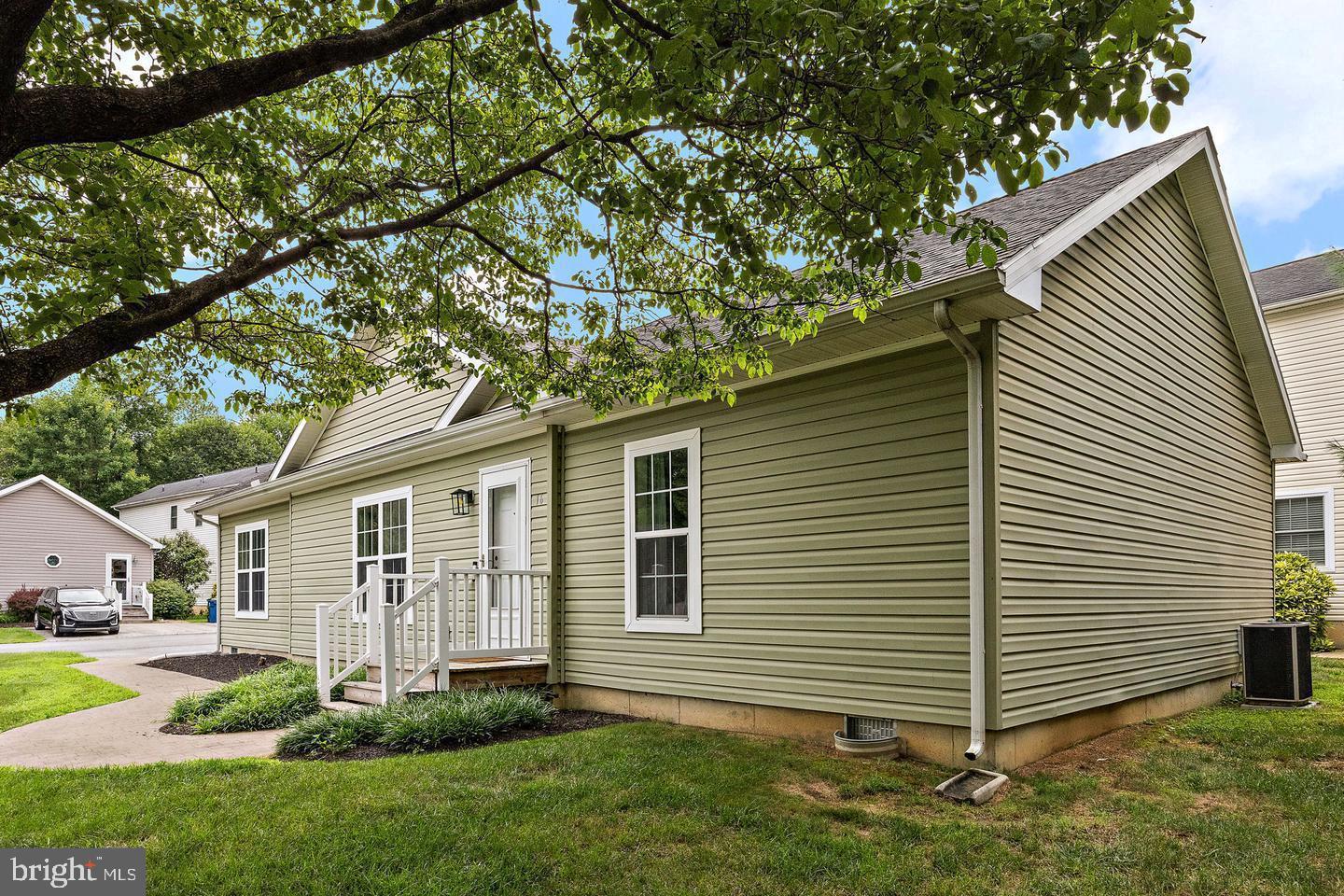 16 Barberry Ct #a016 — photo
