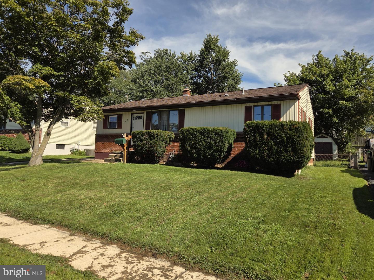 128 W Edinburgh Dr — photo