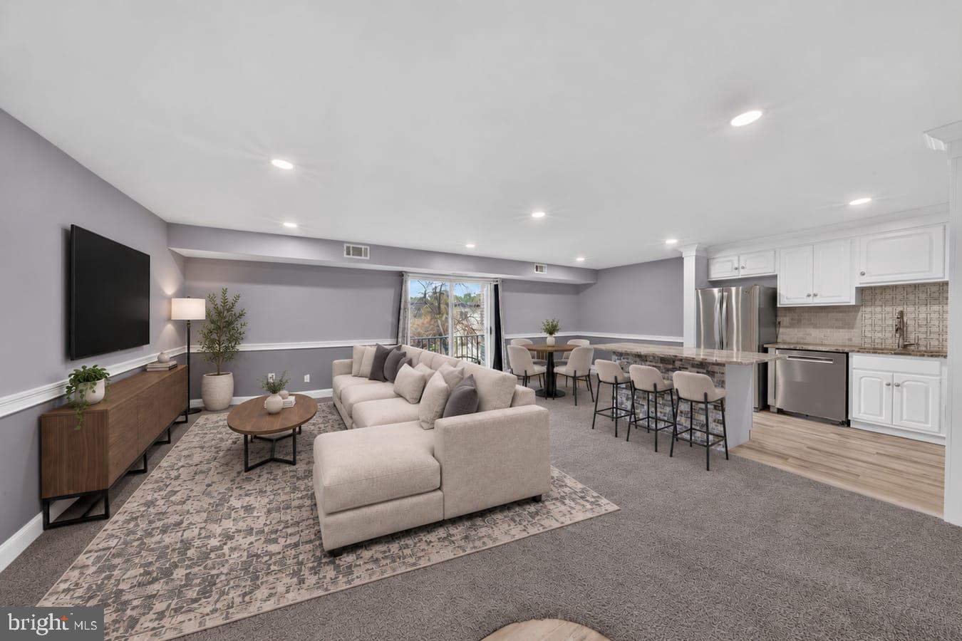 7 Rockford Rd #C014 — photo