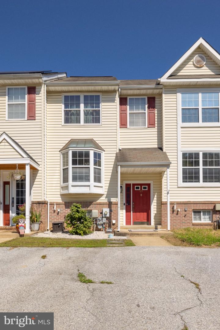 121 Valerie — photo