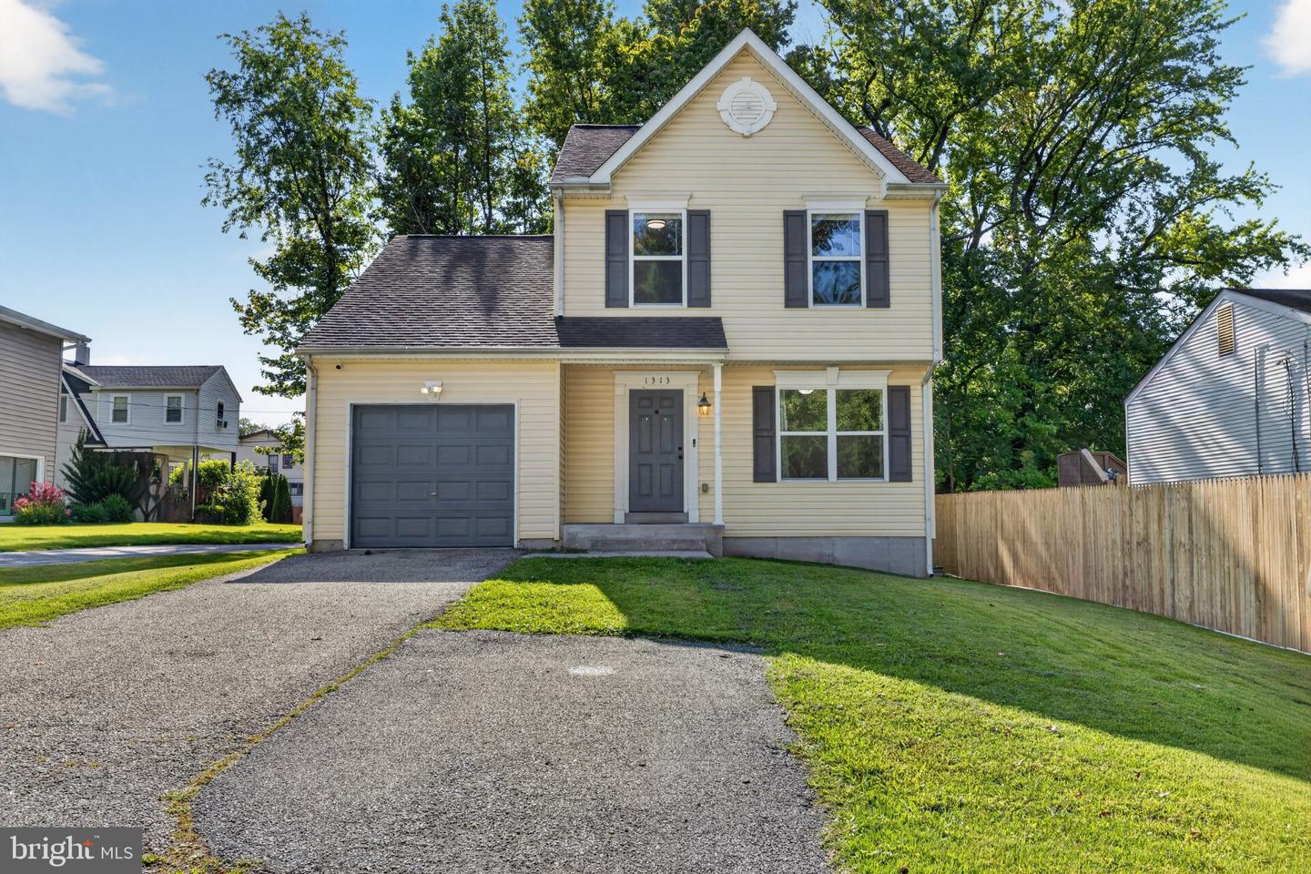 1313 Fairview Ave — photo
