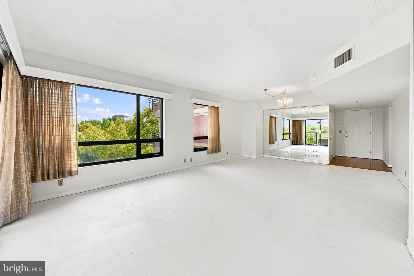 1100 Lovering Ave #400 — photo