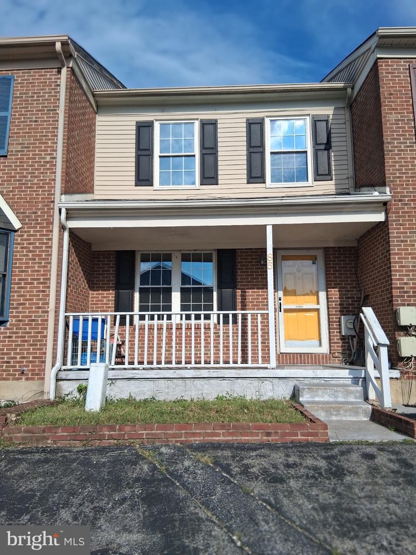 85 Mackenzie Ct — photo