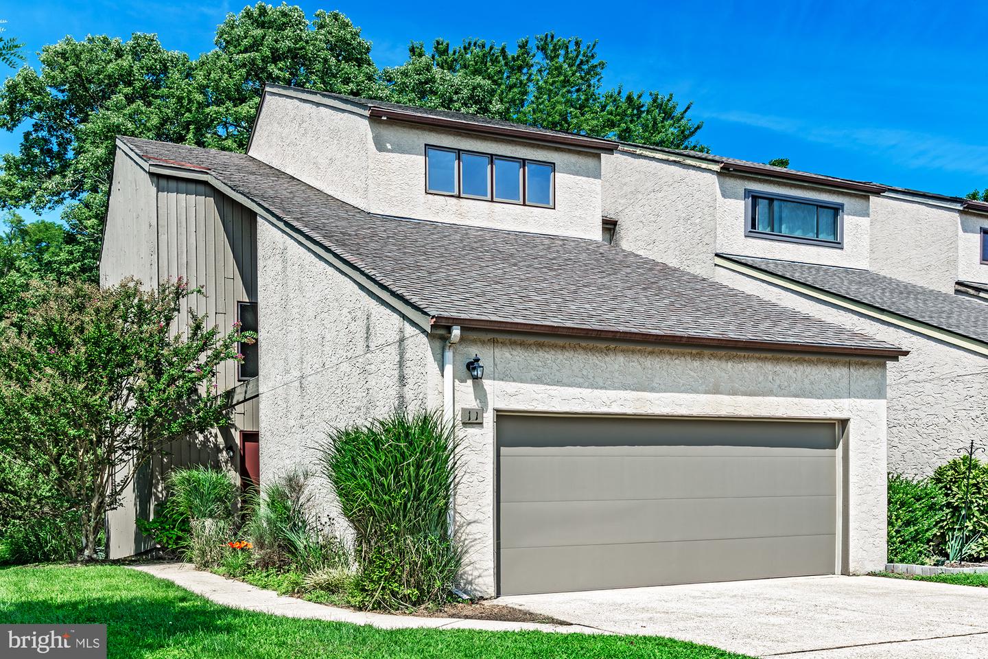 11 Falcon Ct — photo