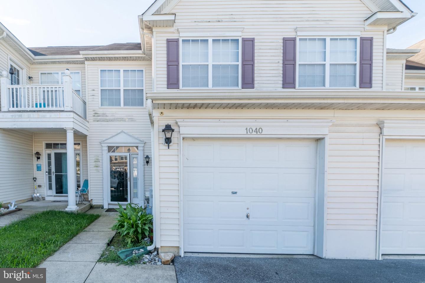1040 Sherbourne Rd — photo