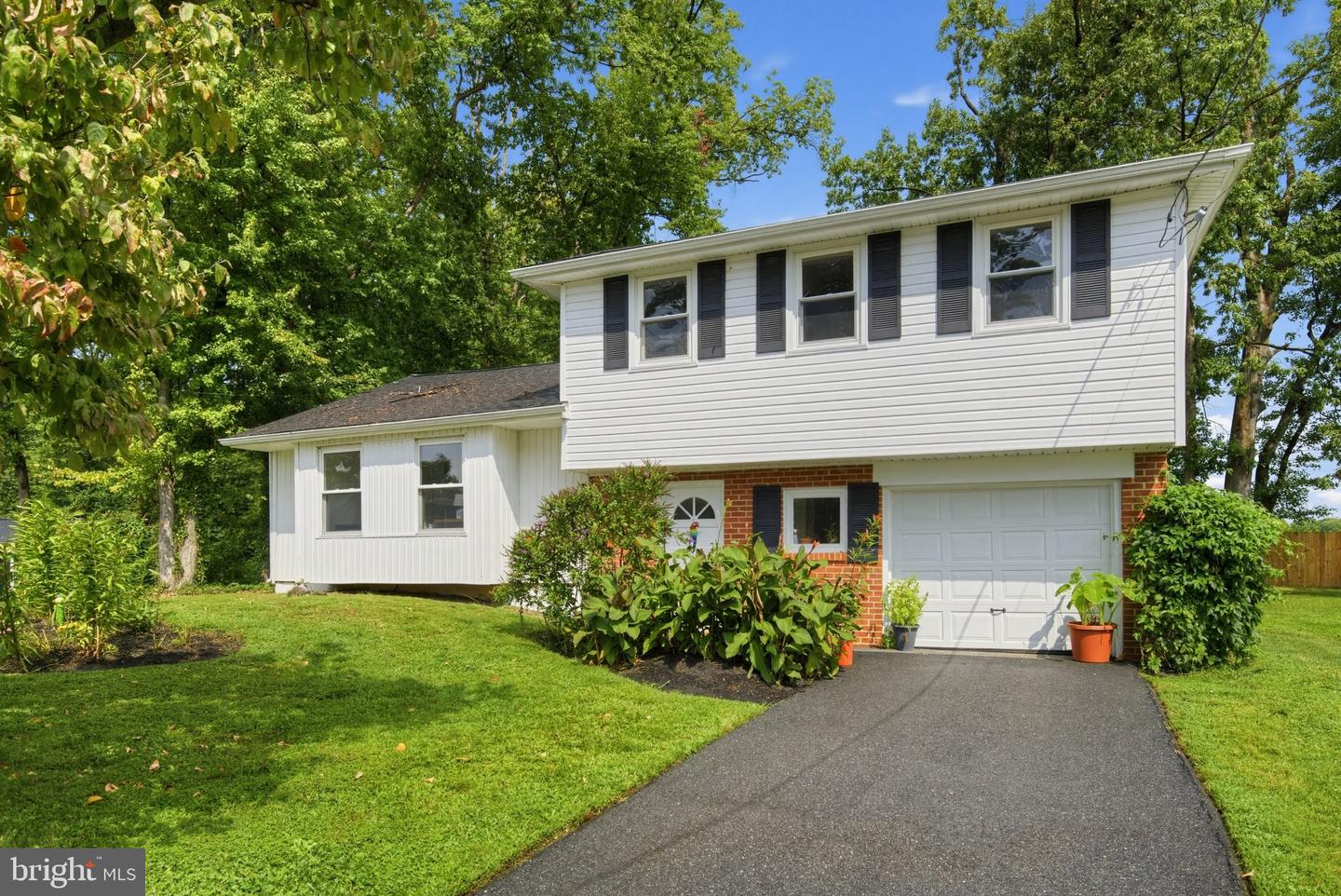 37 E Cherokee Dr — photo