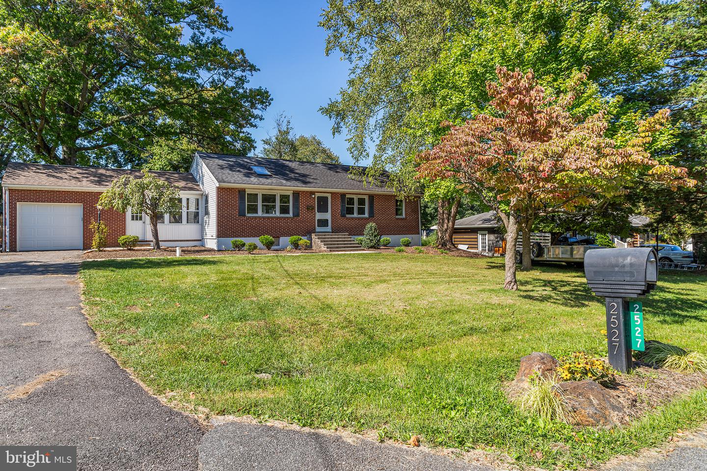 2527 Veterans Dr — photo