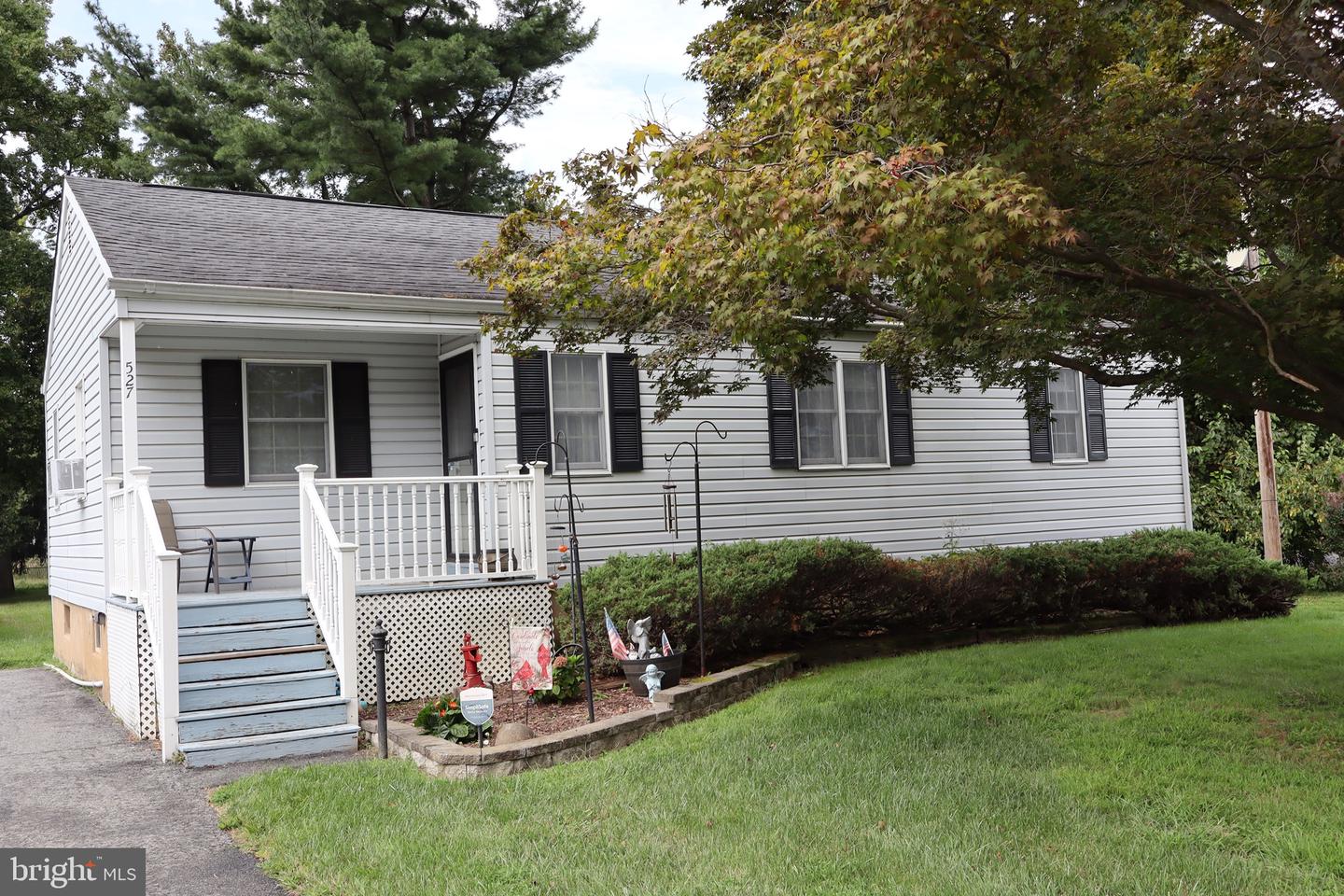 527 Connell Dr — photo