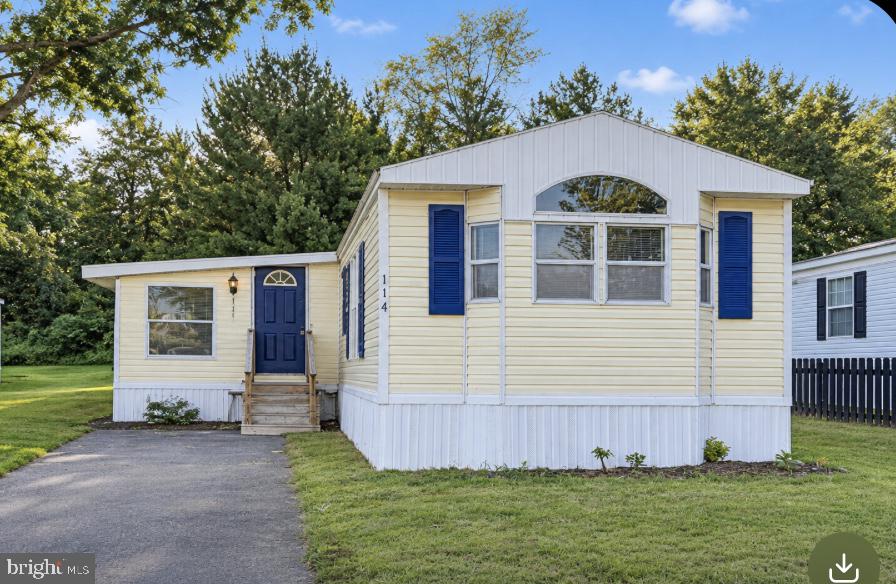 114 Boxwood Rd #B114 — photo