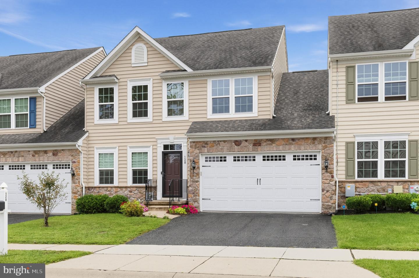 128 E General Grey Ct — photo