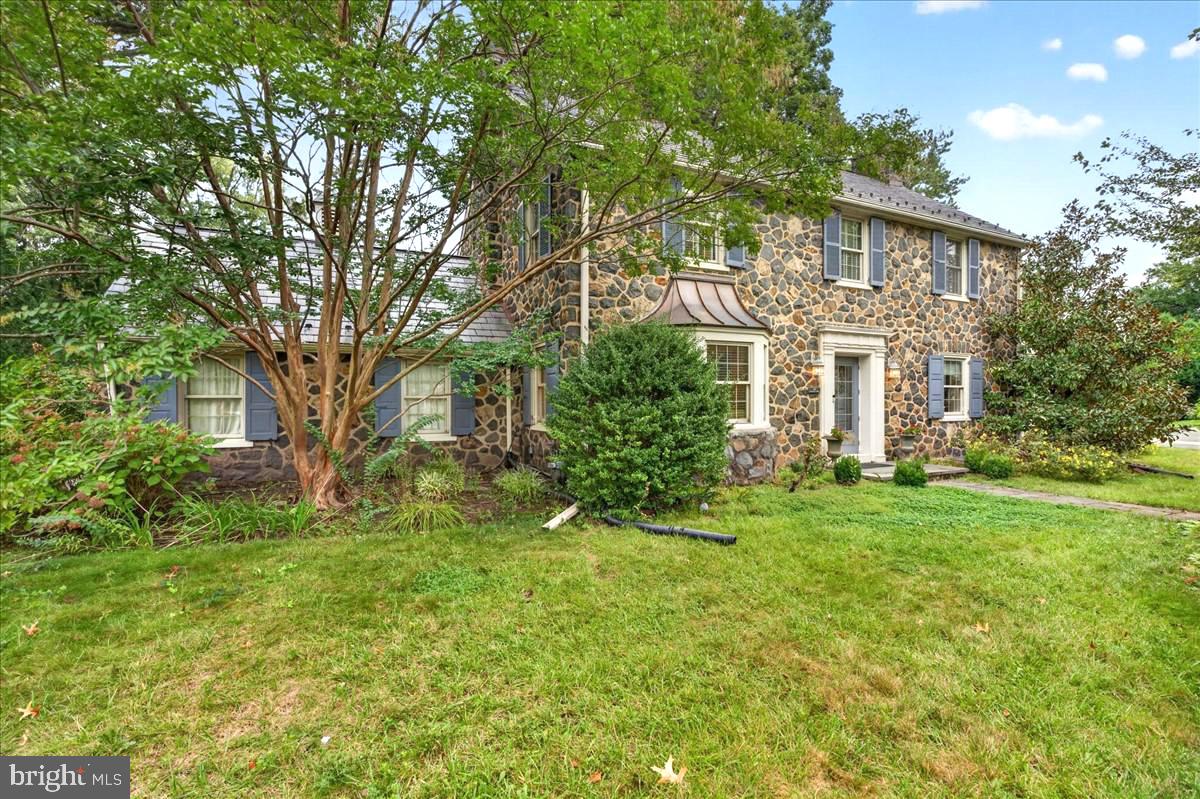401 Hawthorne Dr — photo