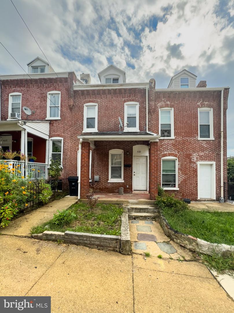 600 N Franklin St — photo