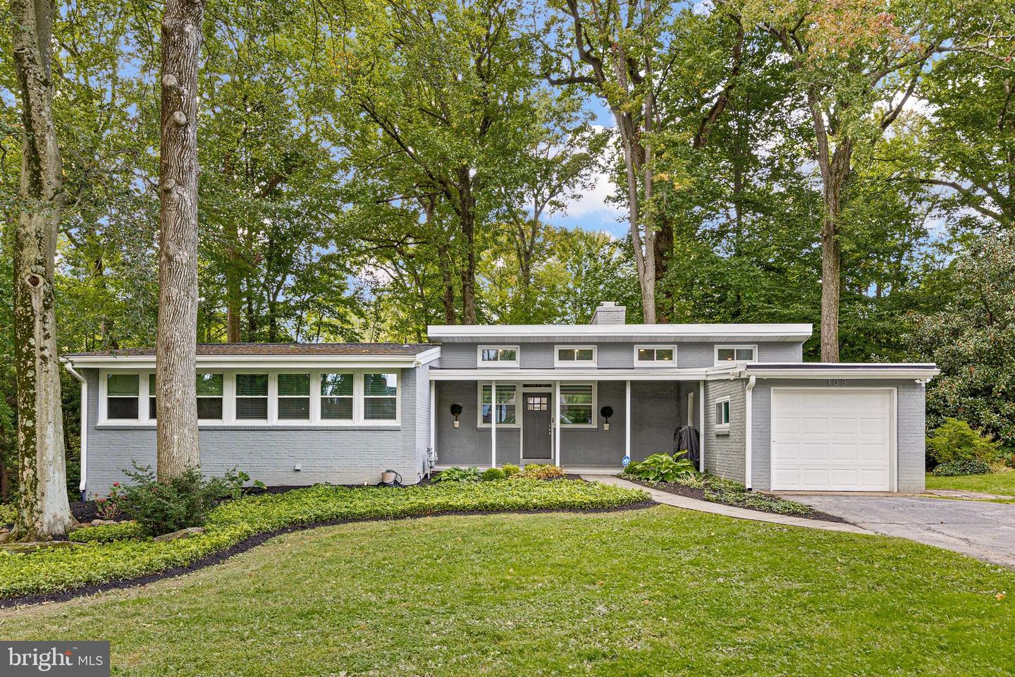 108 Banbury Dr — photo