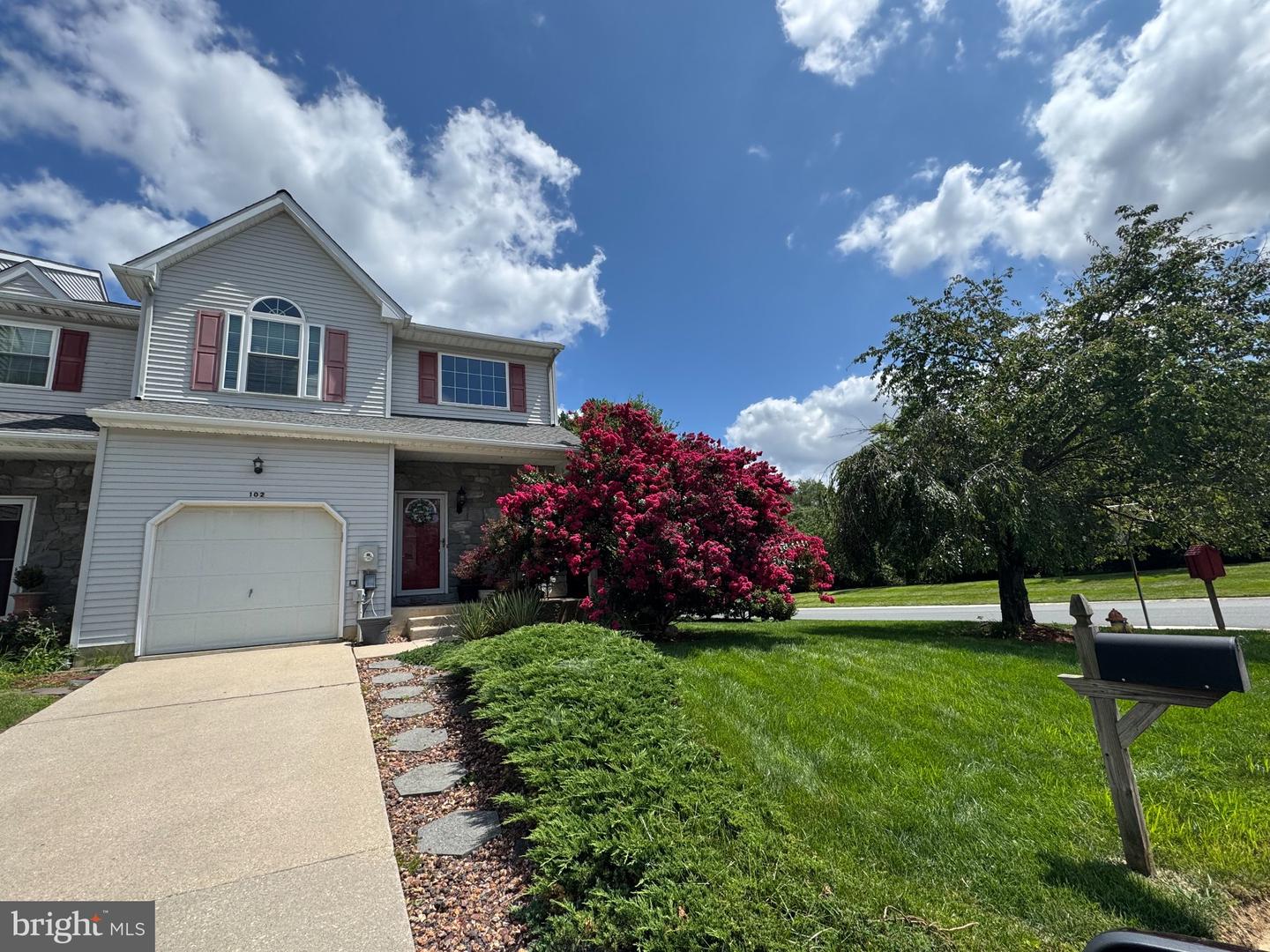 102 Shinn Cir — photo