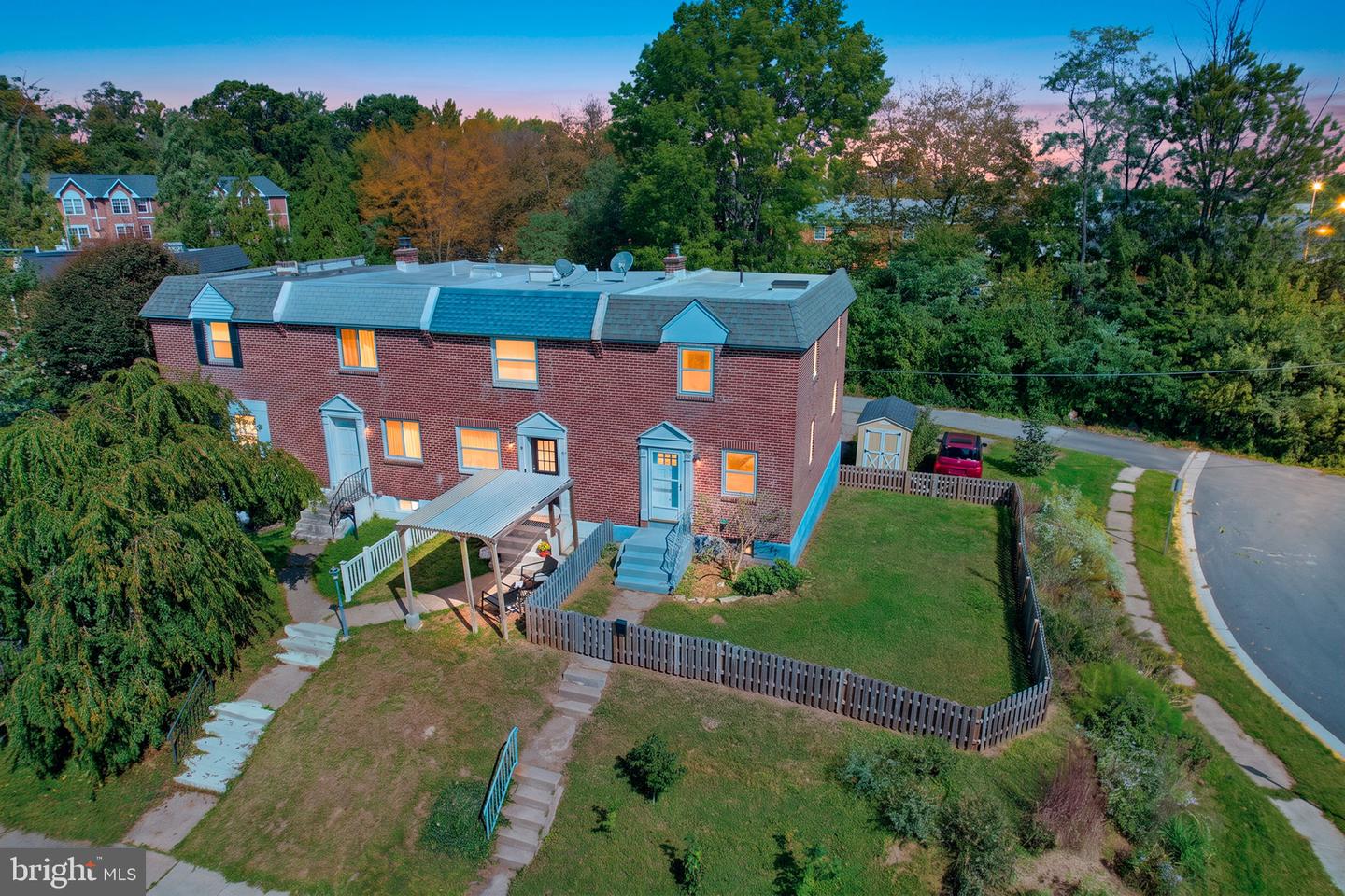 79 Madison Dr — photo