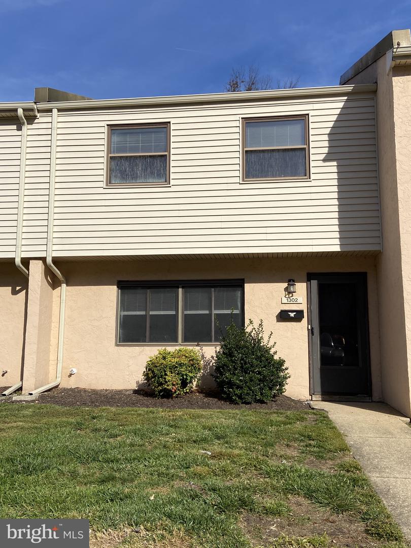1302 Chelmsford Cir — photo