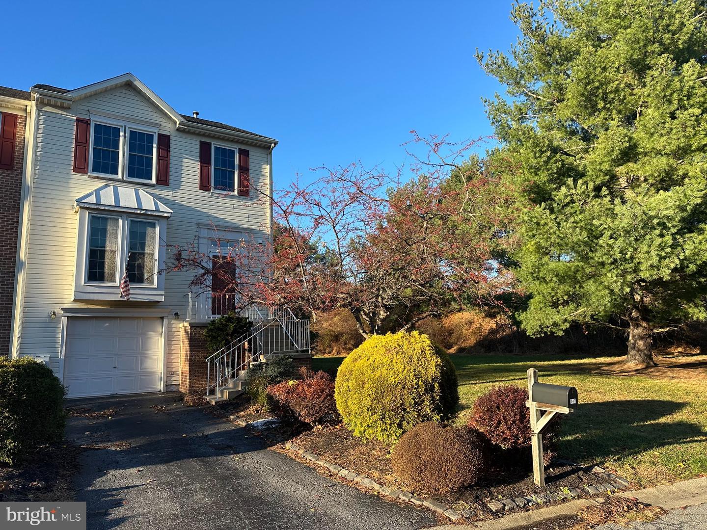 141 Attic Ct — photo