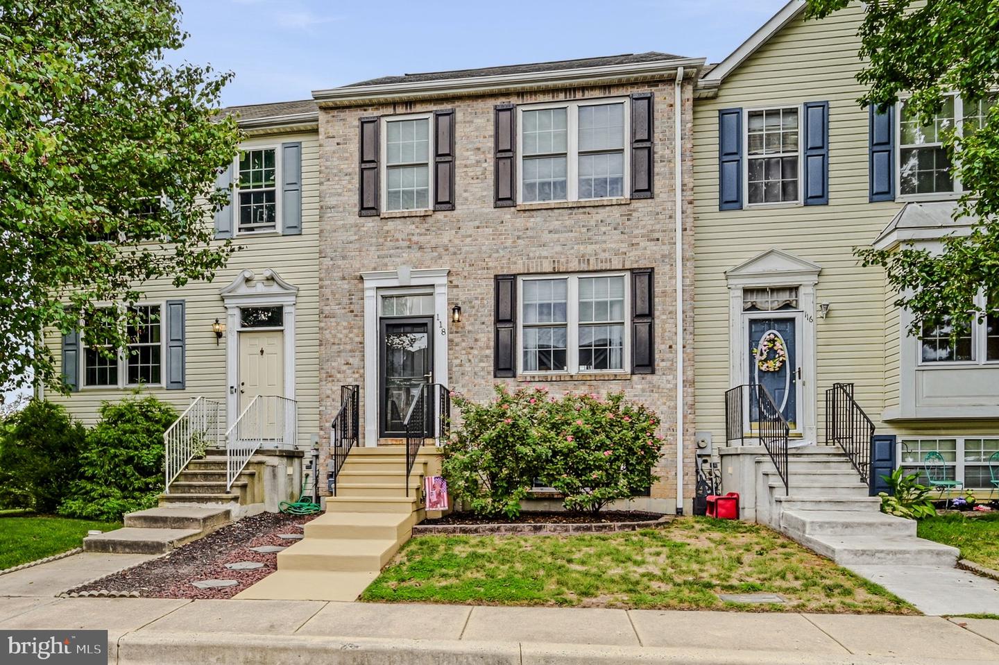 118 Versailles Ct — photo