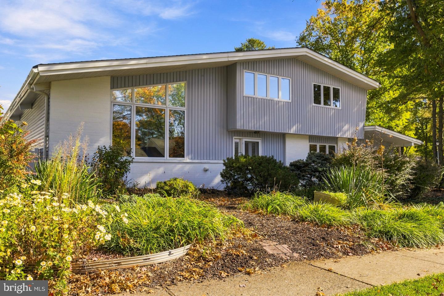 411 Radcliffe Dr — photo