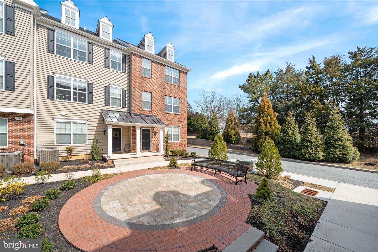 700 Pony Ln — photo