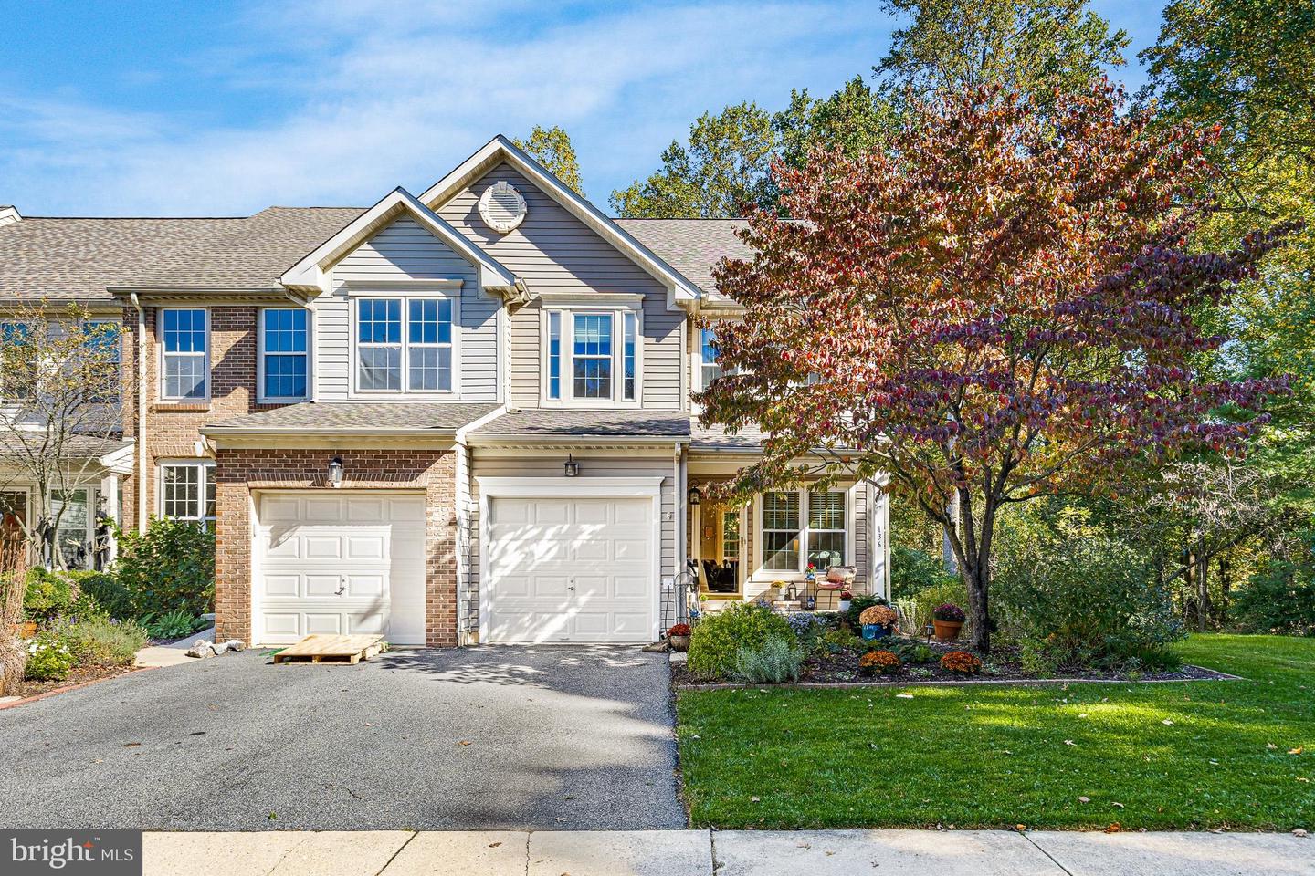 136 Yardley Pl — photo
