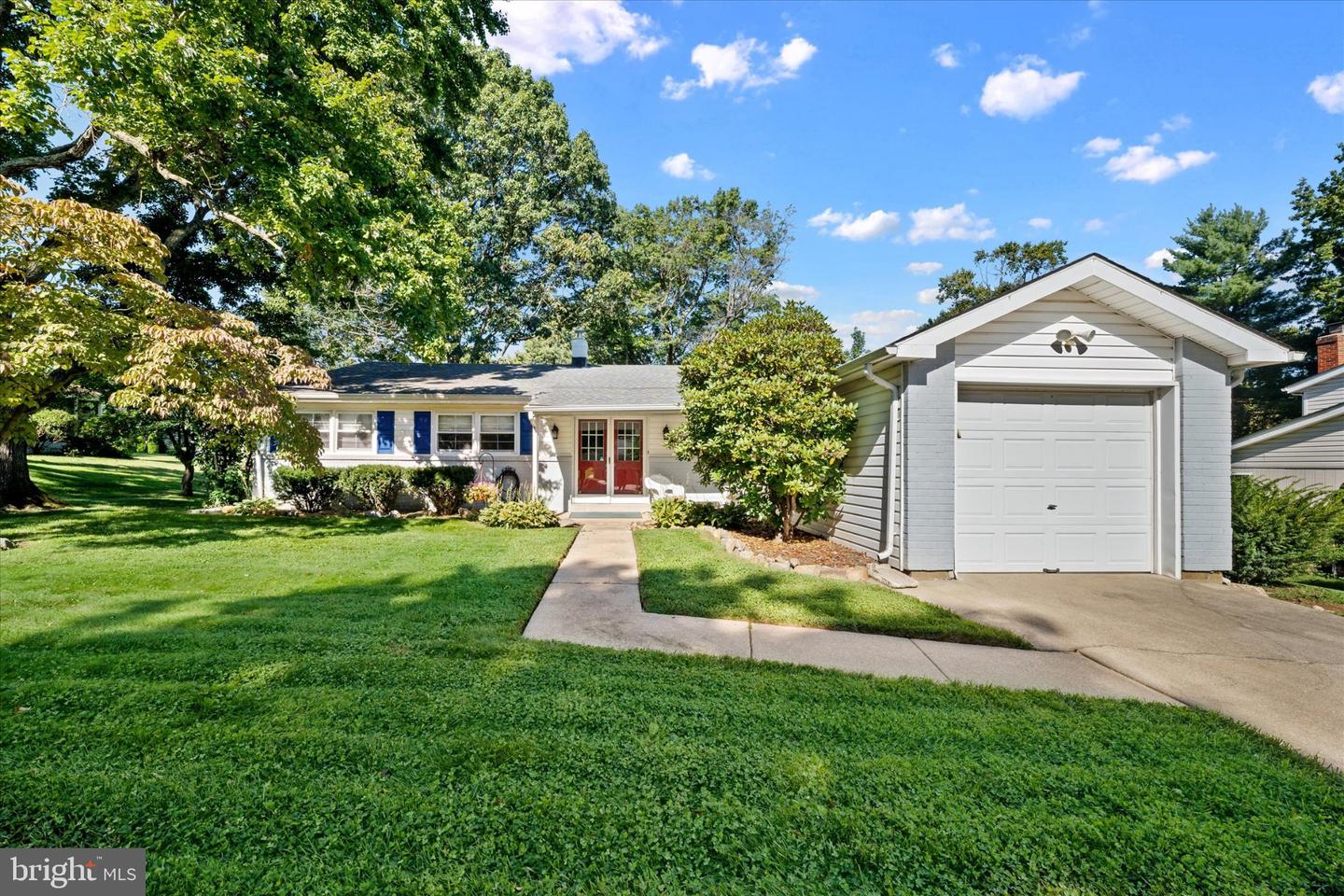 2215 Regal Dr — photo