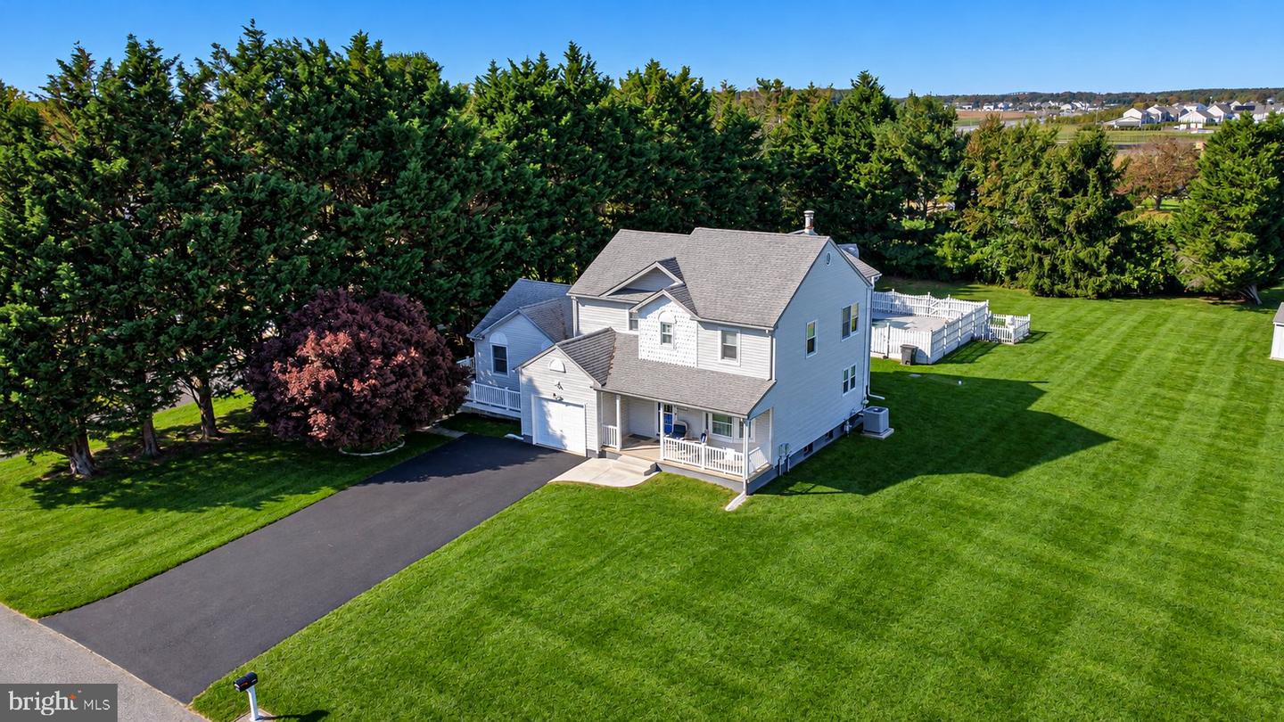 705 Victoria Dr — photo