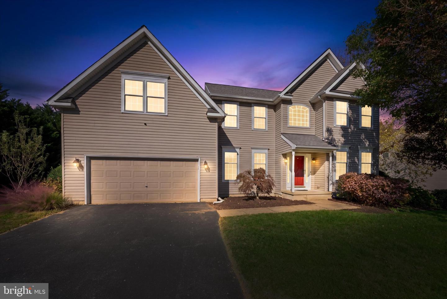 33 Crimson King Dr — photo