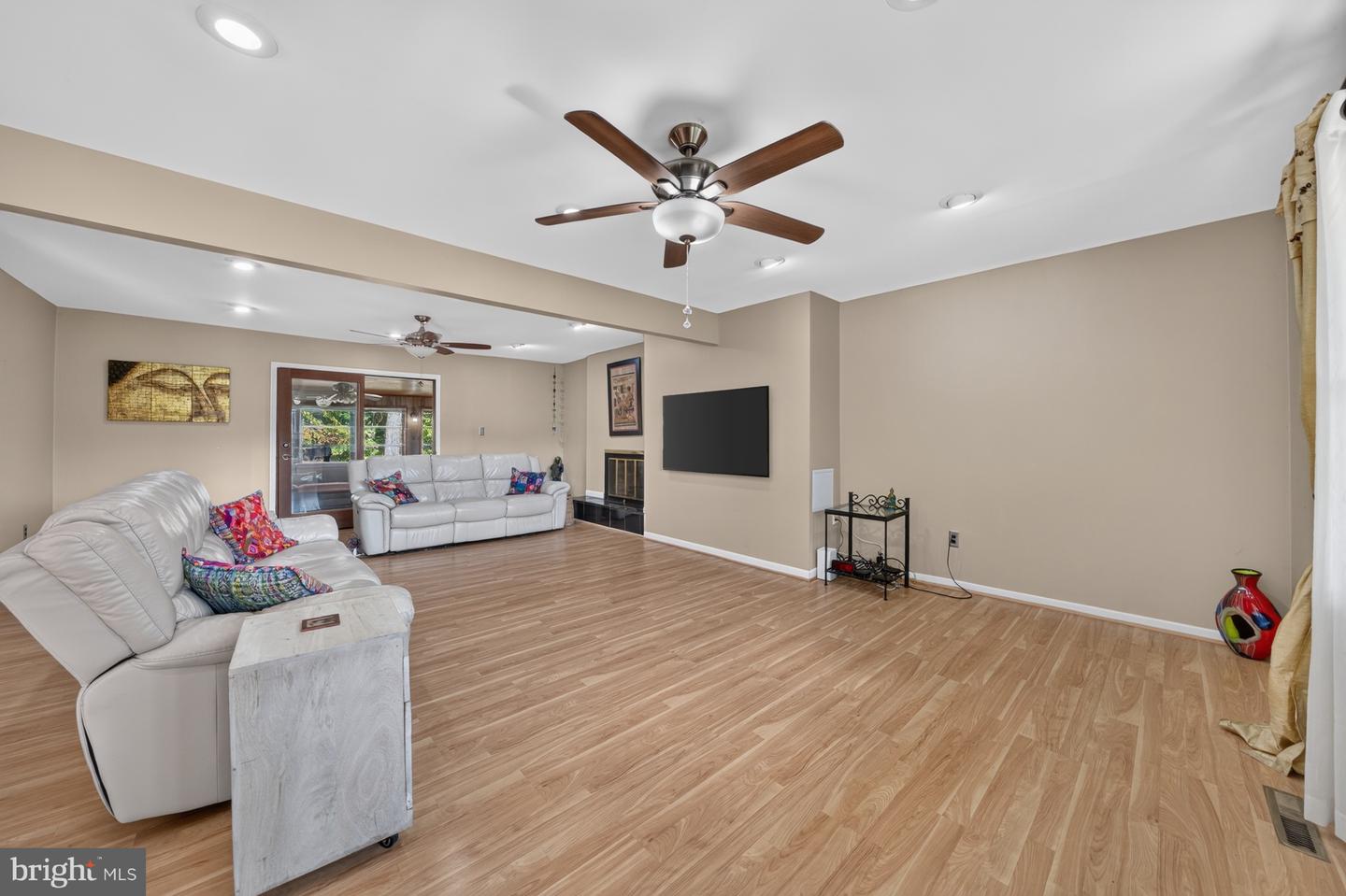 231 Seneca Dr — photo