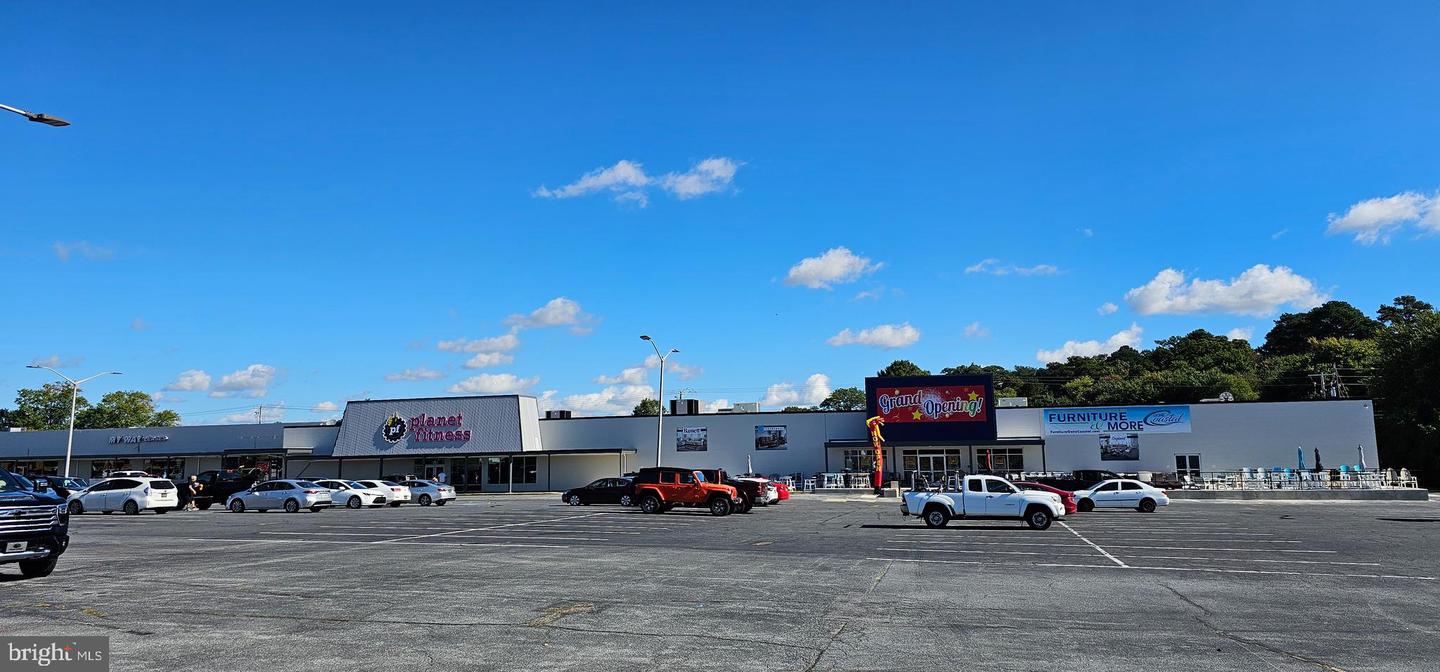 28595 Dupont Blvd #5 — photo