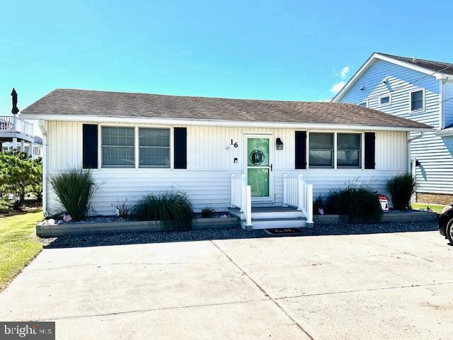 16 Oyster Bay Dr — photo