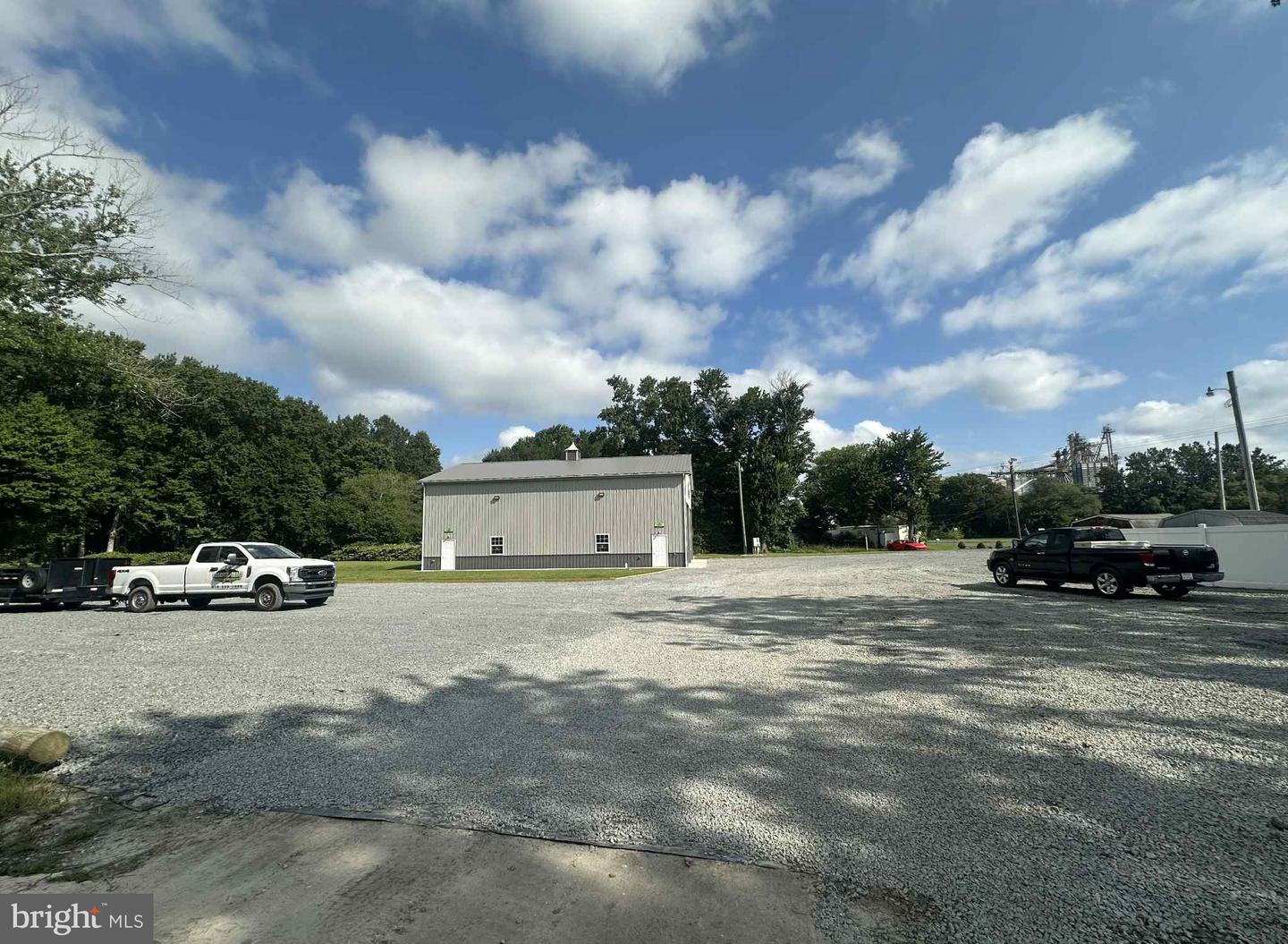 34238 Dupont Blvd — photo