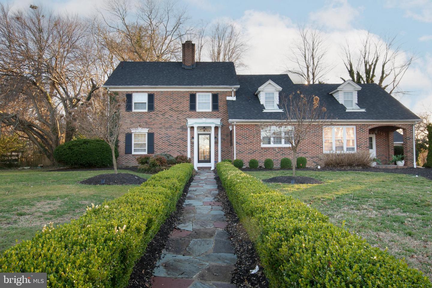 28 W Clarke Ave — photo