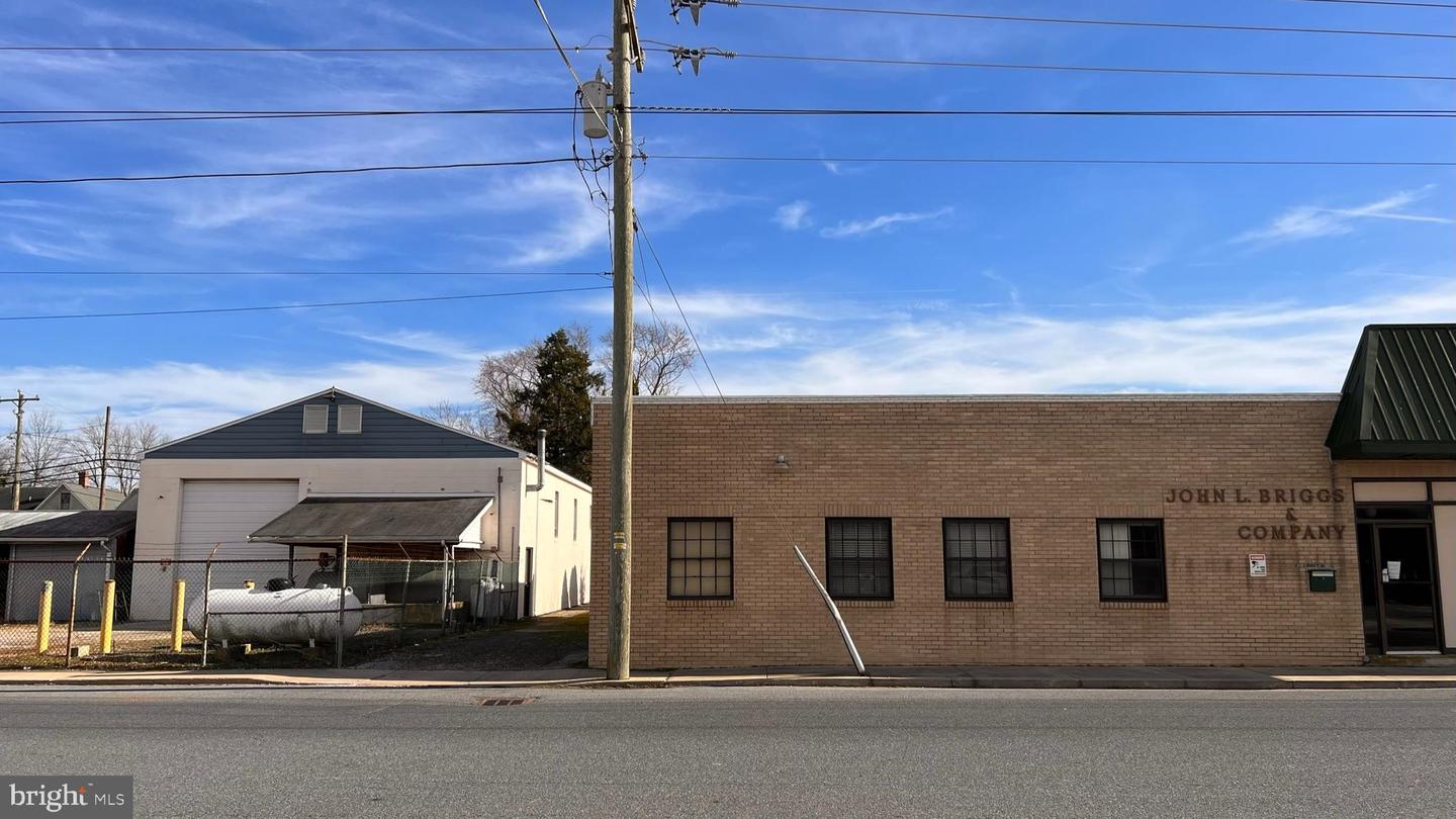 106 E Laurel St — photo