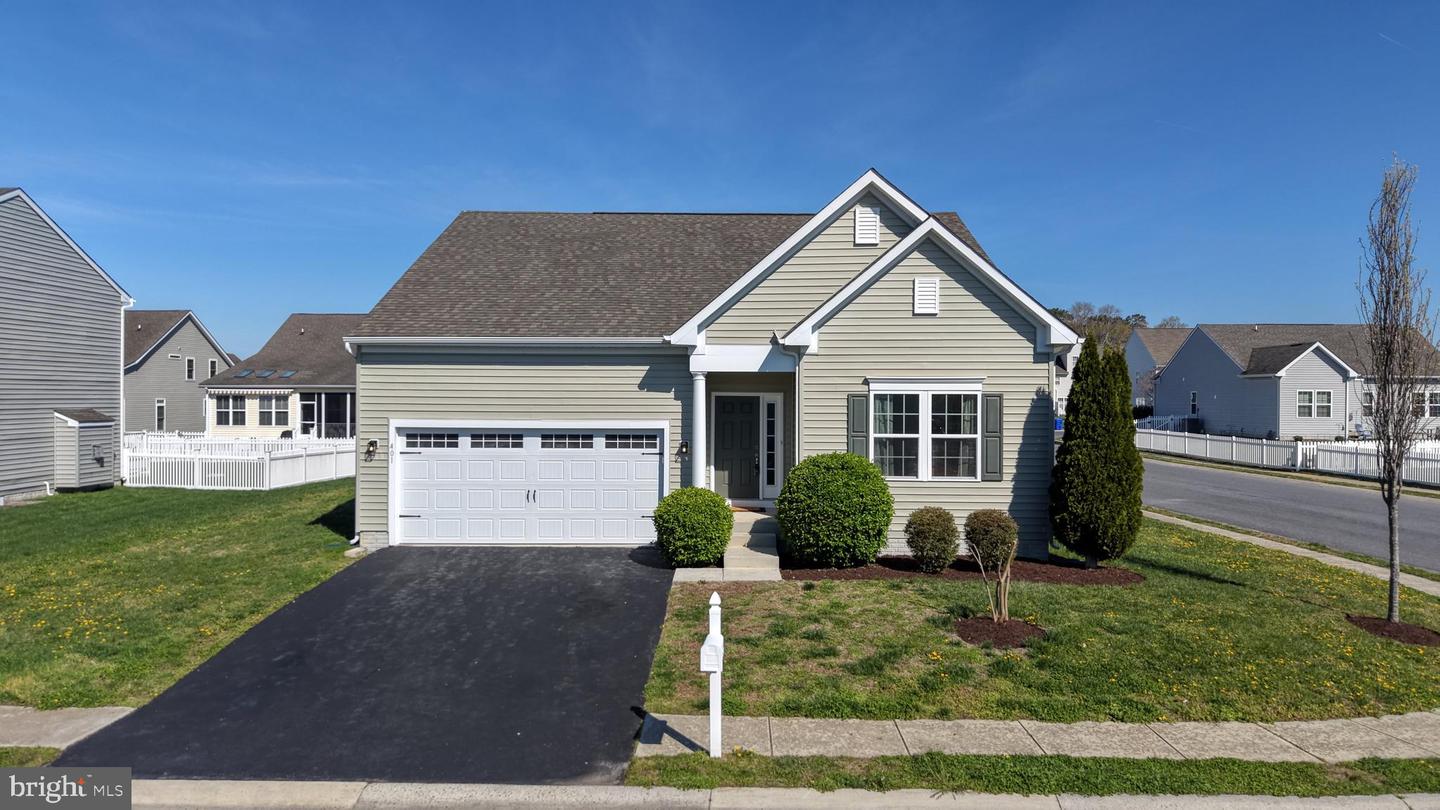 401 Amberly Ct — photo