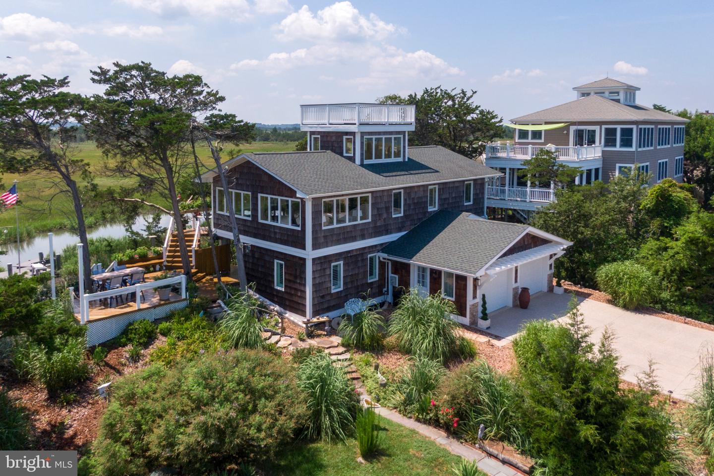 2711 S Bay Shore Dr — photo