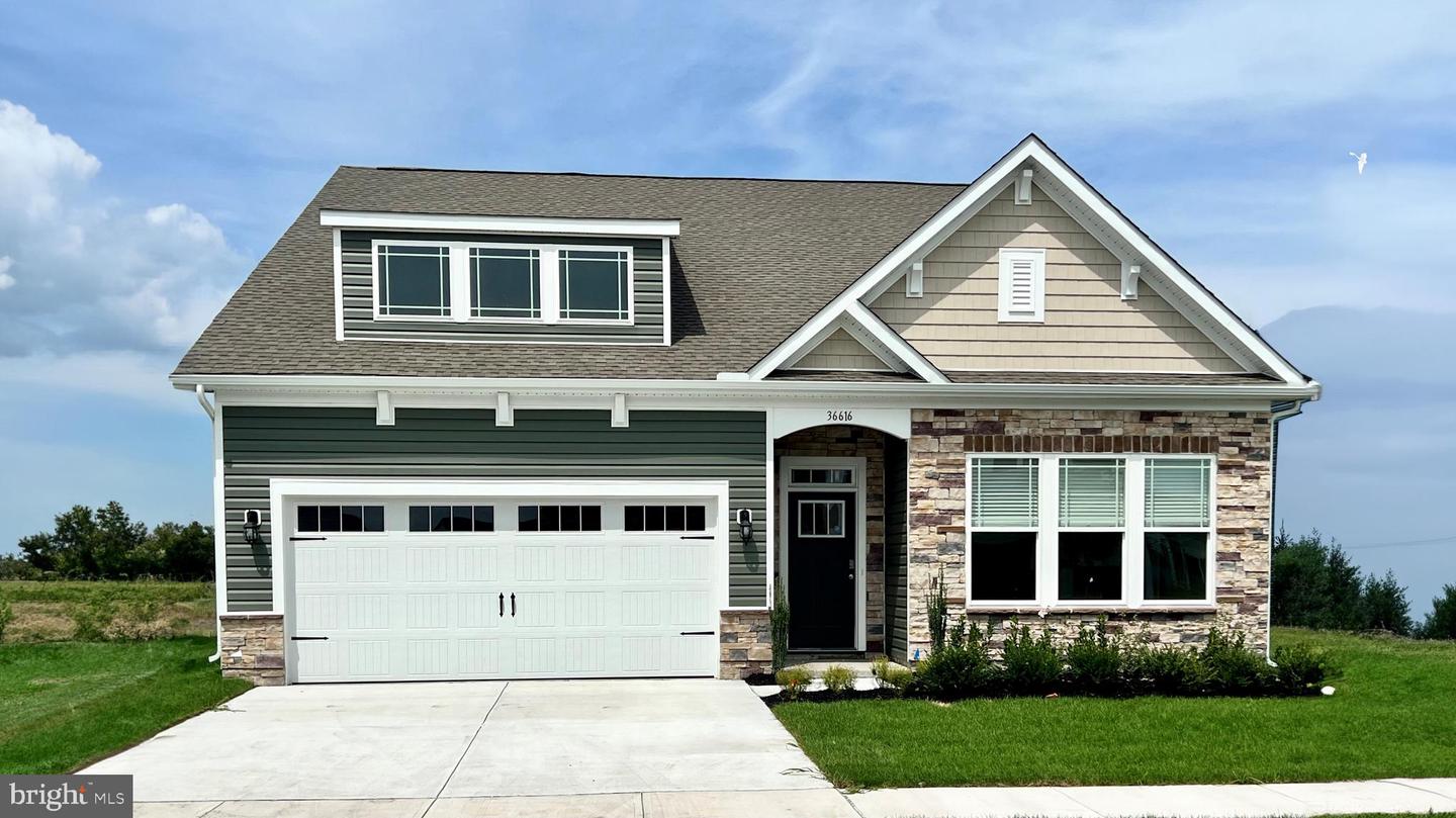 9386 Streamside Dr — photo