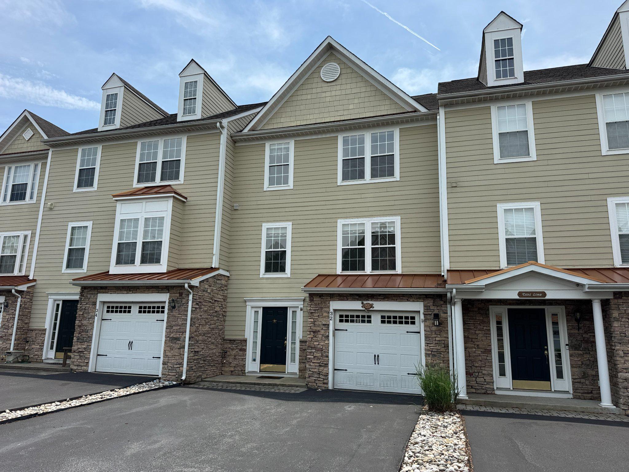 32 Tributary Ln — photo