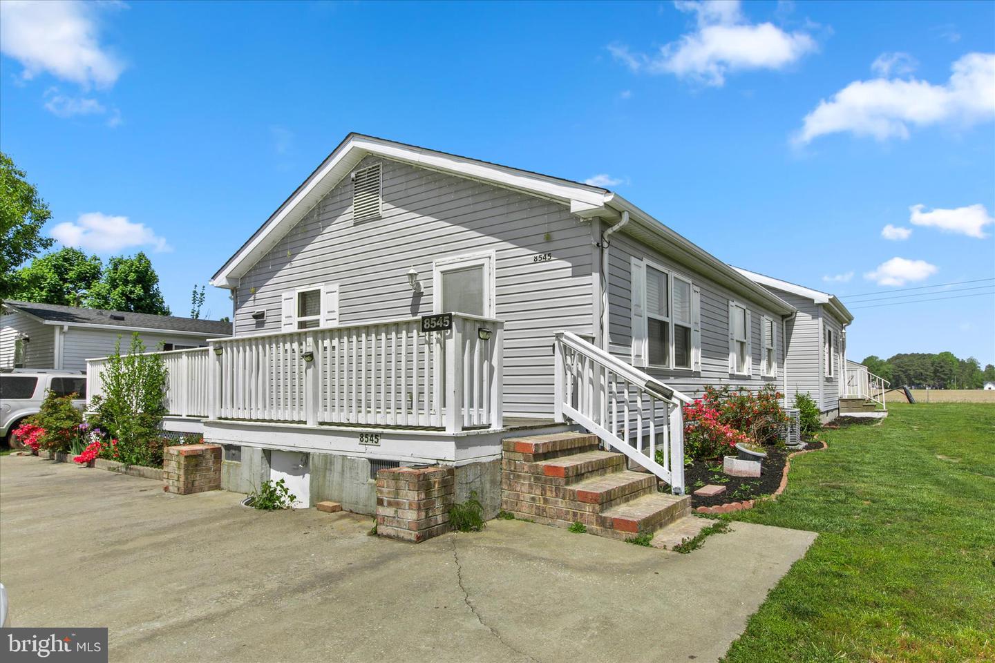 8545 Garden — photo