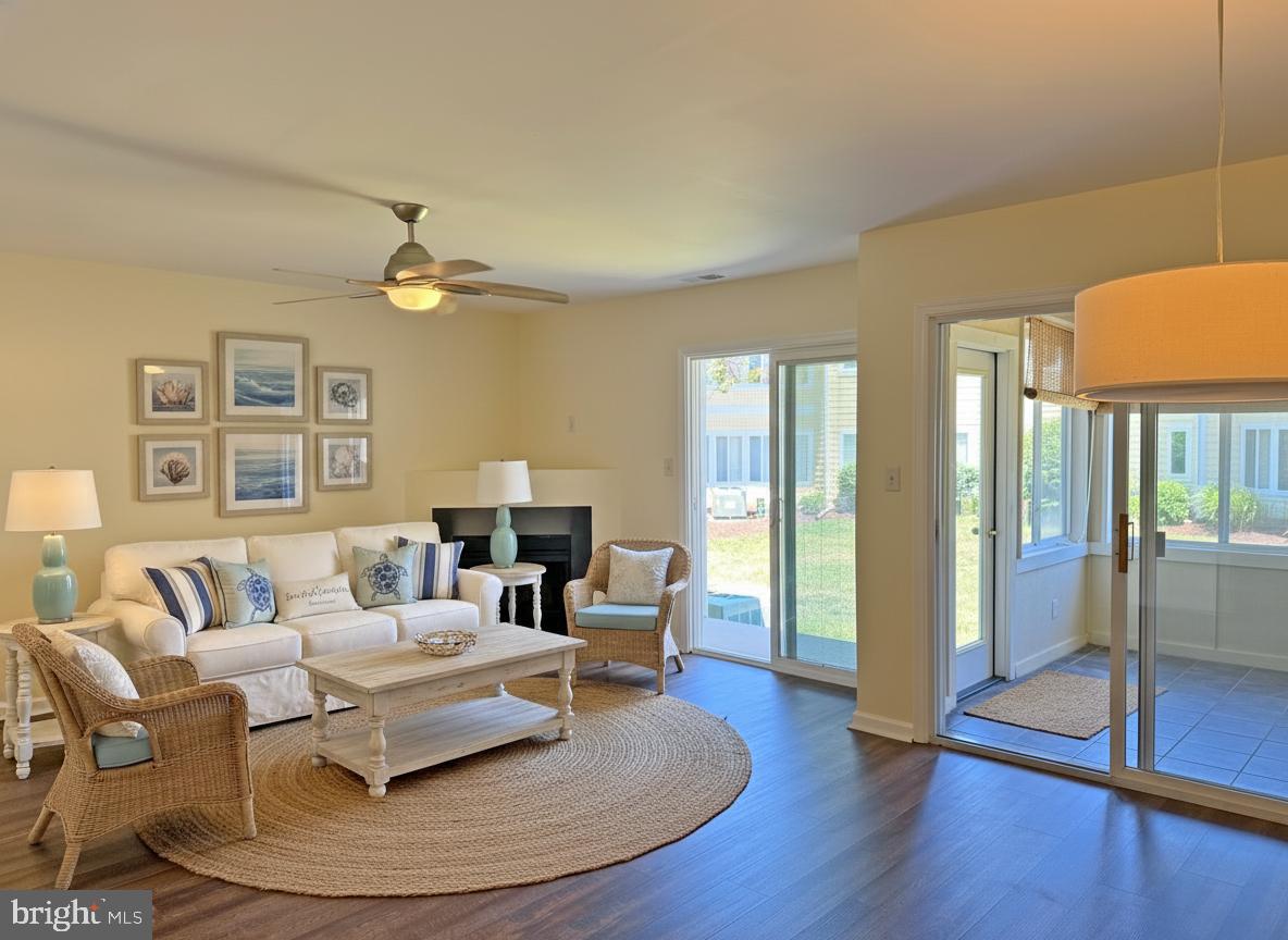 251 Lakeside Dr — photo