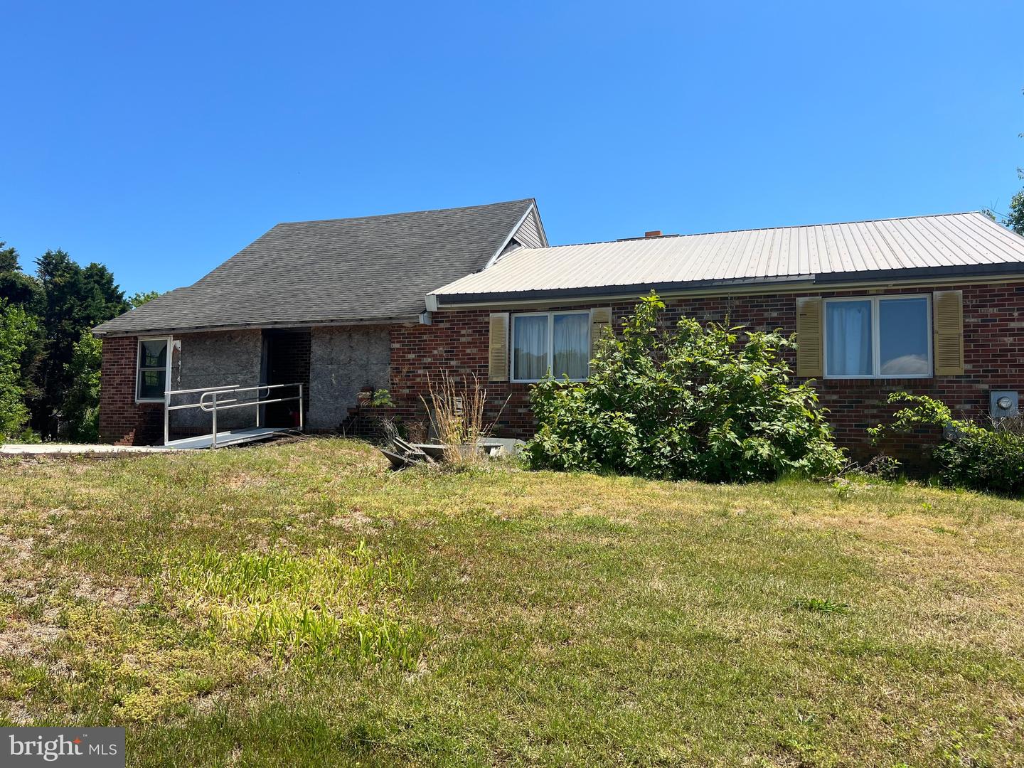 16052 Pickering Dr — photo