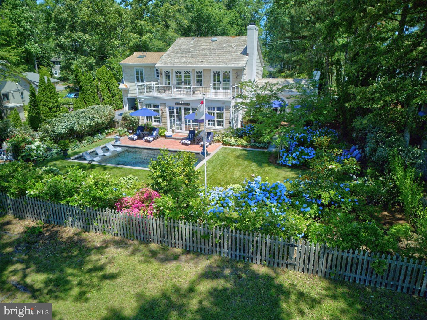 12 West Side Dr — photo