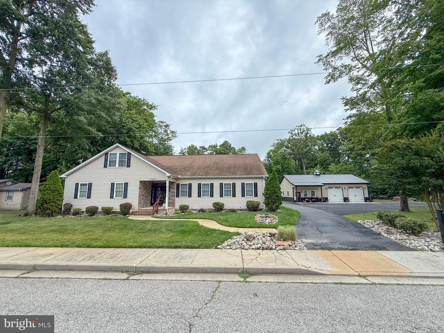 209 W Jewell St — photo