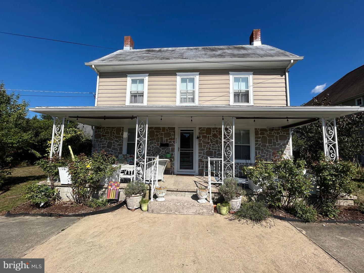203 Walnut St — photo